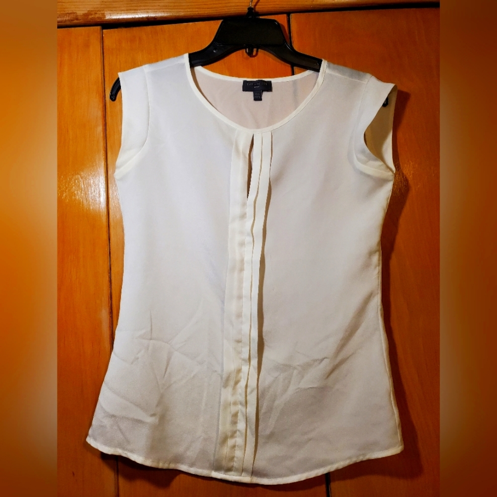 Like-new, The Limited, women's white blouse. Size xs.
